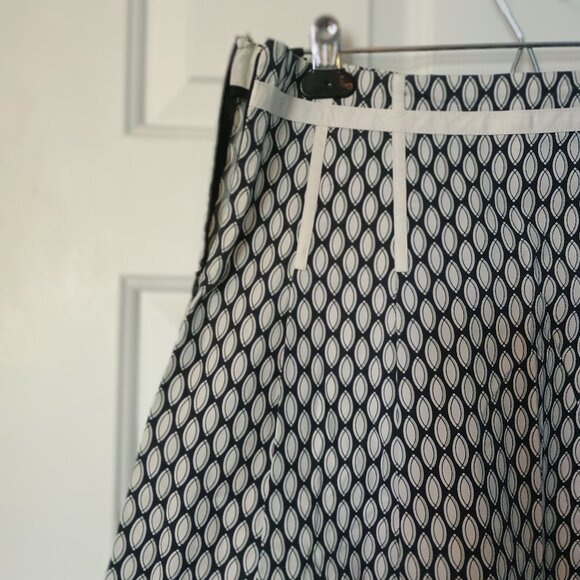Gap Women Skirt, size 4 reg, colour white, navy and baby blue - Picture 4 of 6